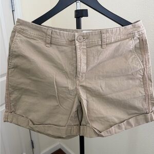Women’s a new day Stretch Shorts – Size 6 (Tan)